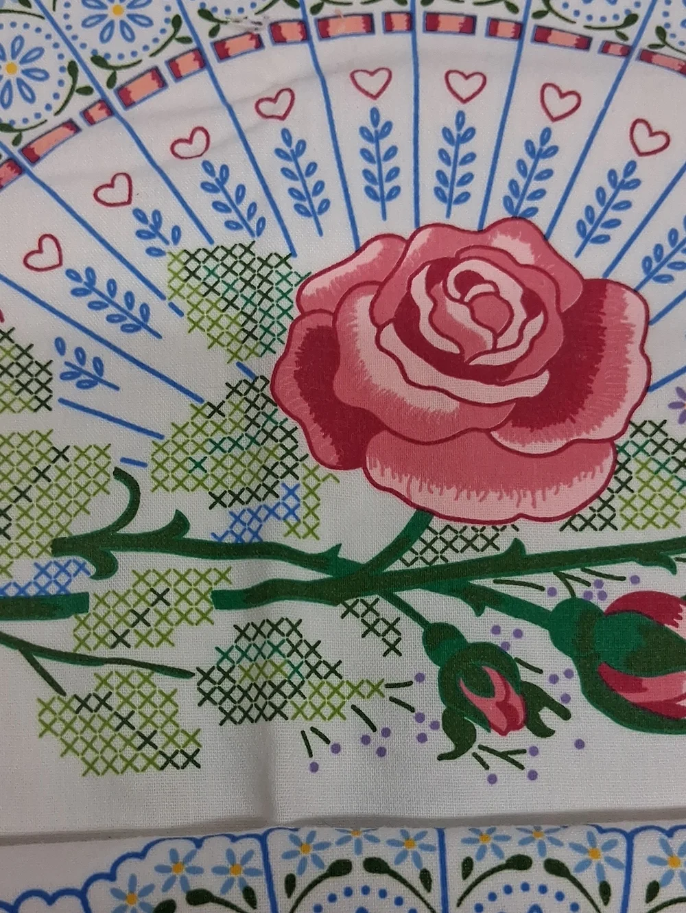 Pair‎ of beautiful rose & Victorian fan pattern pillowcases cottage core estate